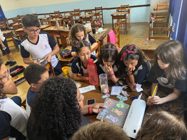 A aula de Rob&oacute;tica e a Plastificadora.