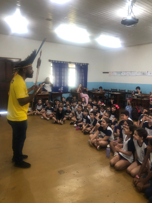 Turma do 5° ano celebrando o dia dos povos originários. ✨