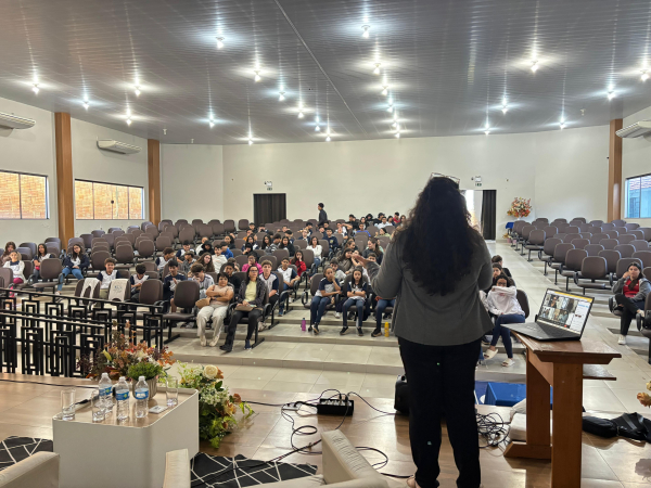Aluna egressa Dulcineia Maria Lins.