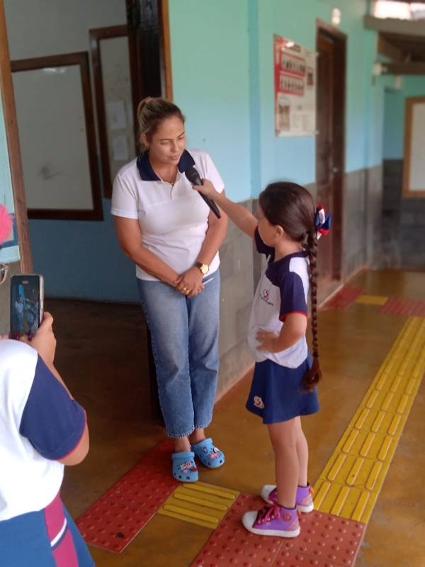 Entrevista com funcion&aacute;rios da escola. 2&deg; Ano.