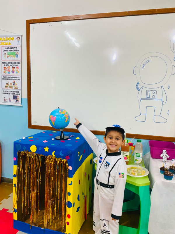 Culmin&acirc;ncia dos pequenos astronautas.✨