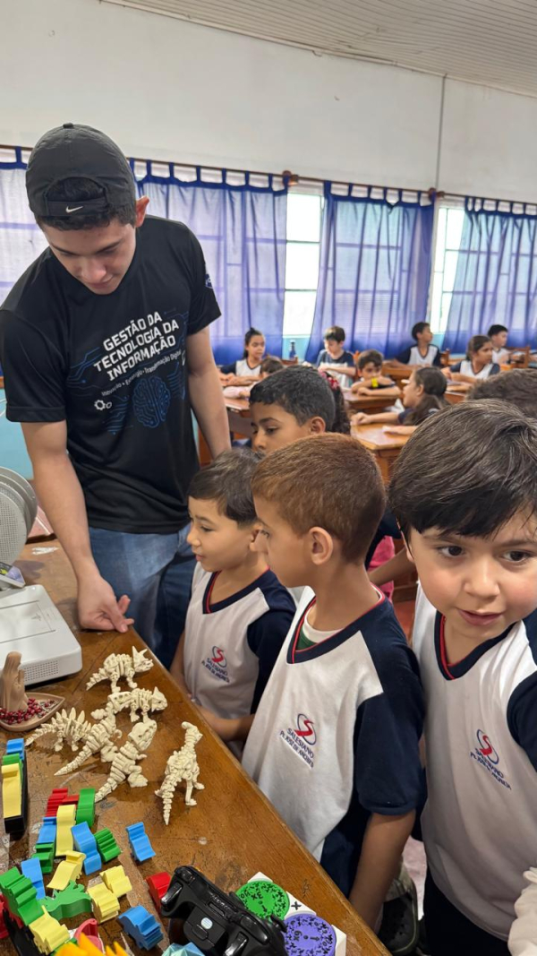 Aula de rob&oacute;tica foi diferente e muito especial!